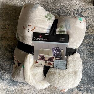 Cuddl Duds blanket throw soft, cute and cozy sherpa New with tags